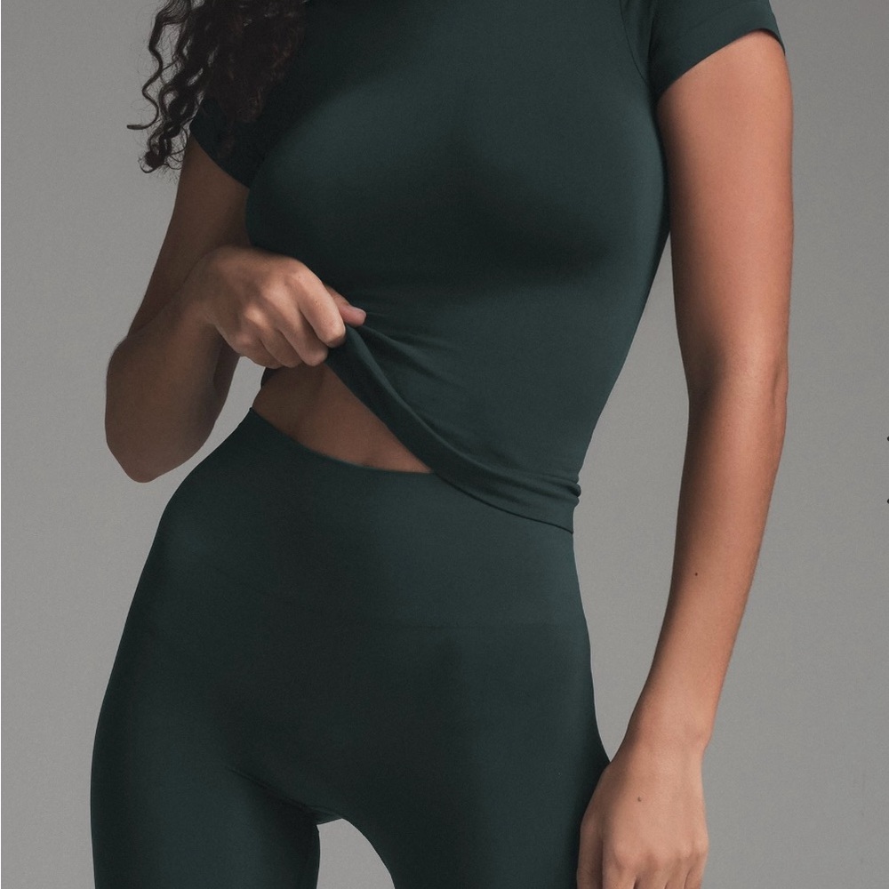 Skims, smoothing seamless T shirt, cypress green, large new, new with tags